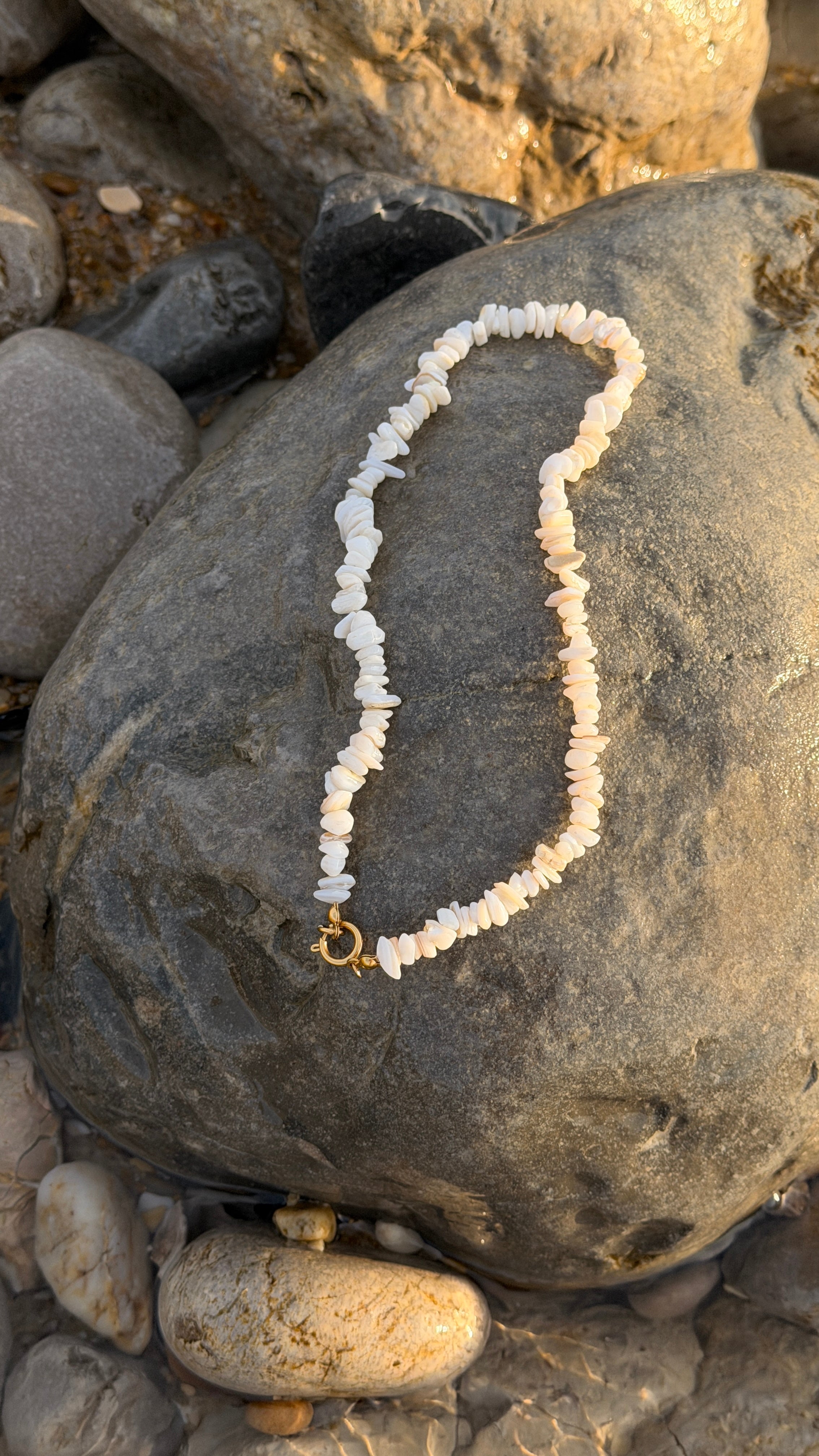Colar White Stones