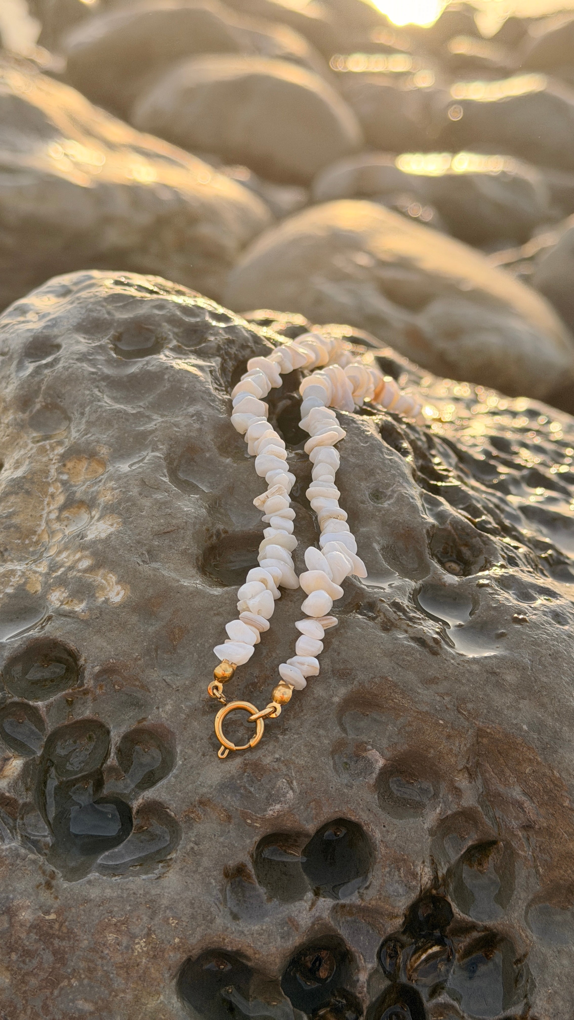 Colar White Stones